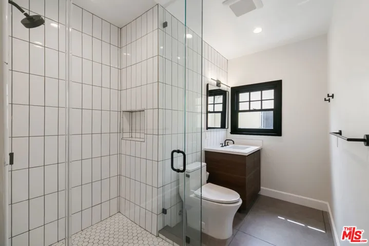 Upper Unit Guest Bath