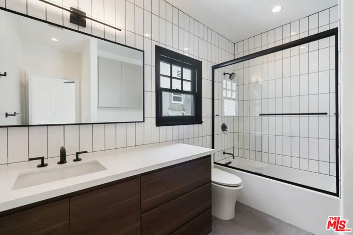 Upper Unit Master Bath