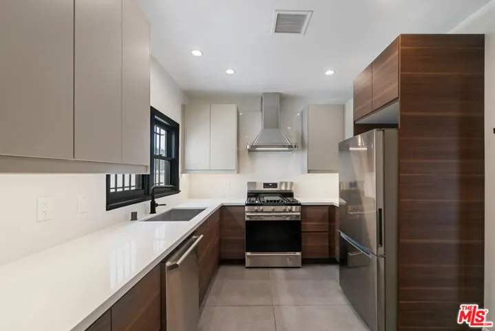 Lower Unit Gourmet Kitchen