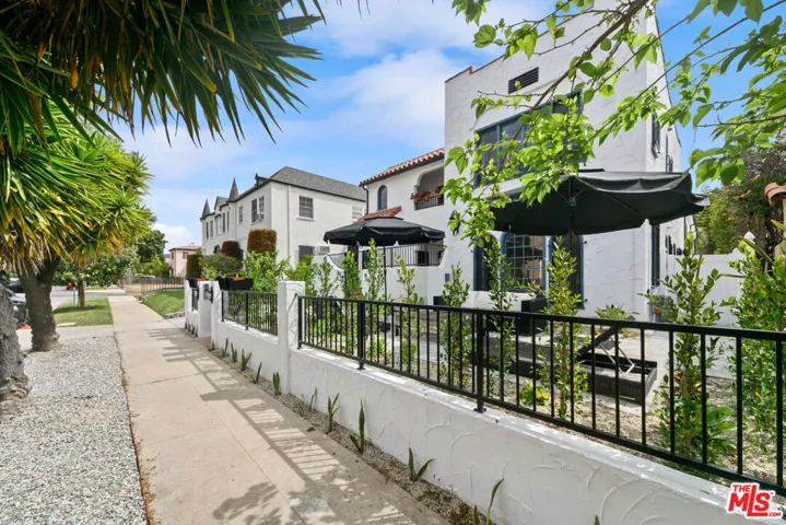 Front Duplex/Front Patio