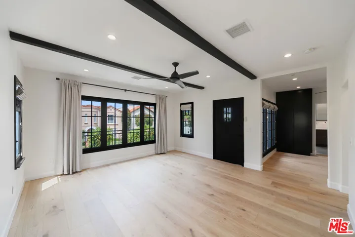 Upper Unit Living Area