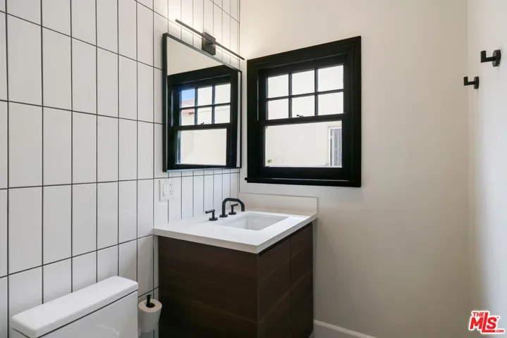 Upper Unit Guest Bath