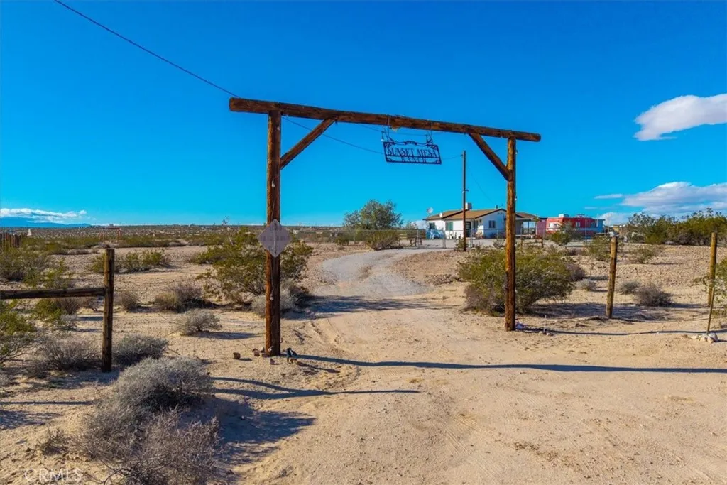 1560 Jackrabbit Trail