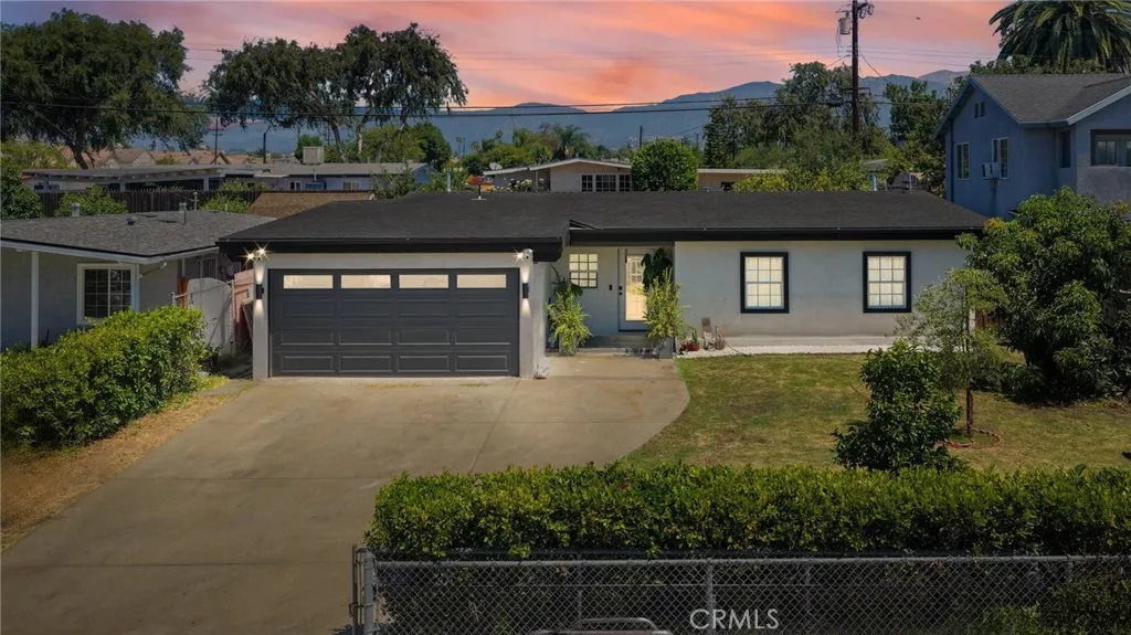 923 Hallwood Ave