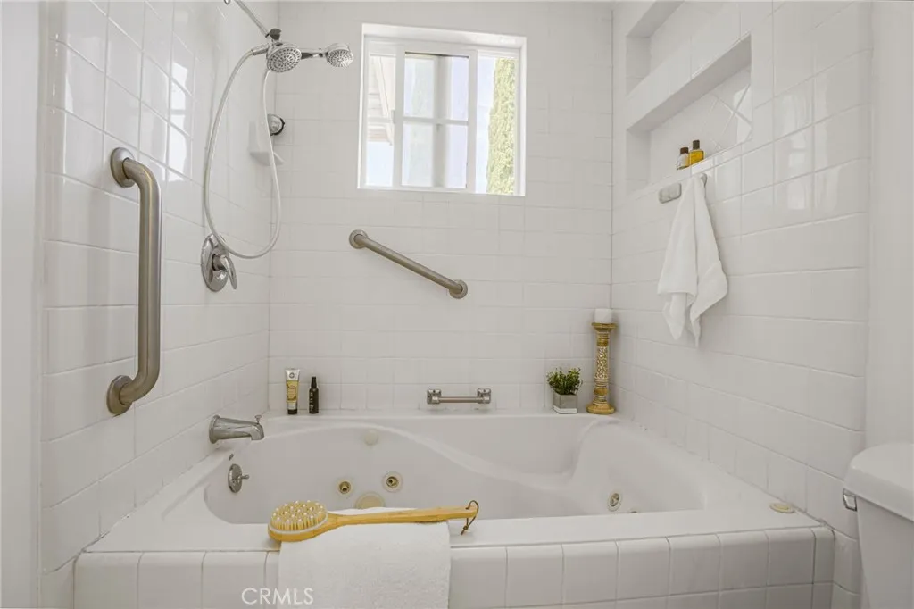 Primary Suite Bathroom