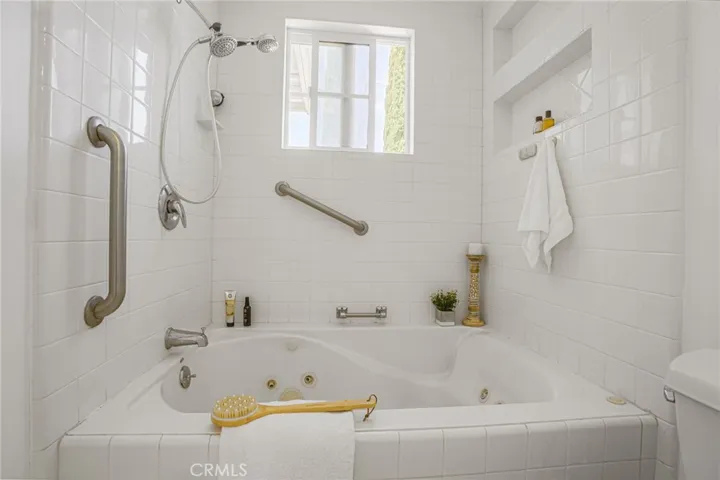 Primary Suite Bathroom