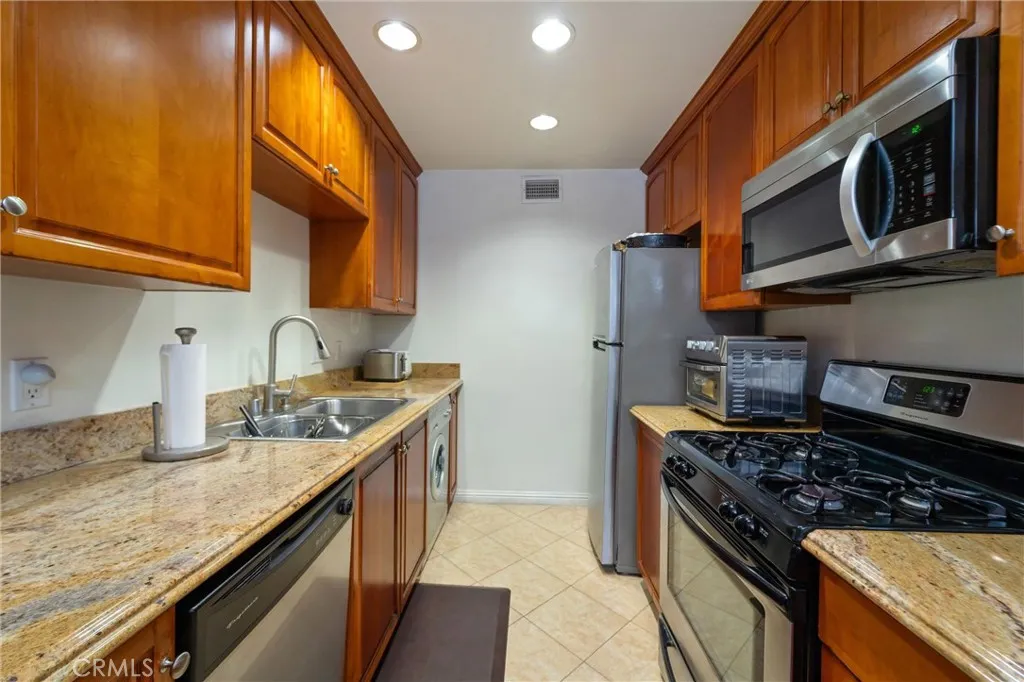551 W Stocker Street 3, Glendale, California 91202 — photo 5