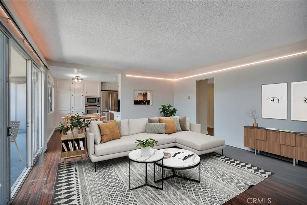 2940 W Carson