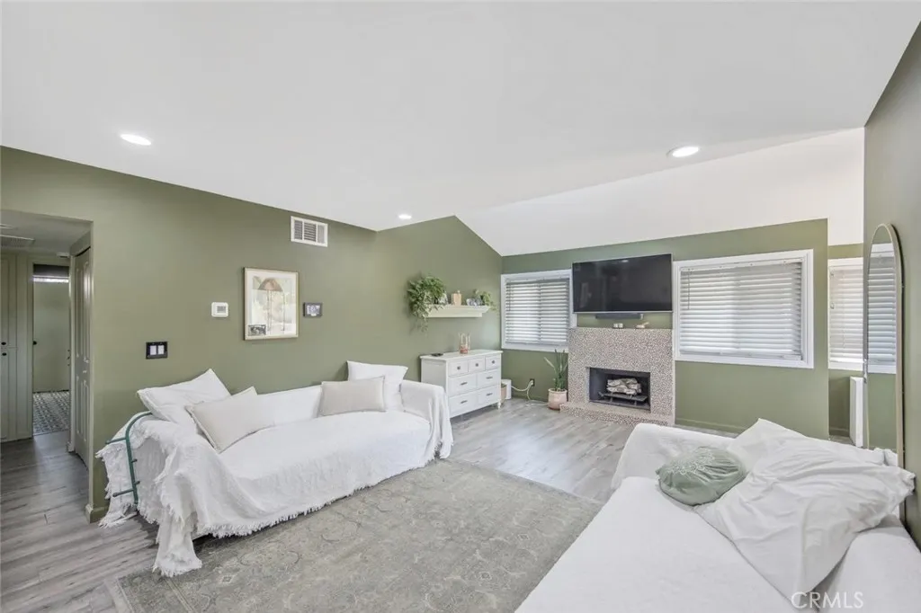 27068 Hidaway, Canyon Country, California 91351 — photo 4
