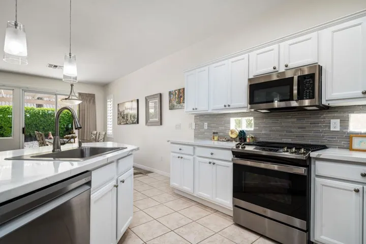 19-web-or-mls-PMStansbury_OPMG_0526_019
