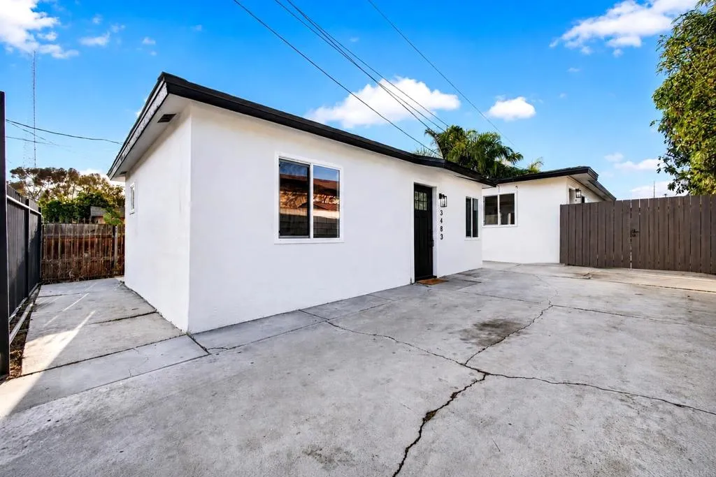 Back House 1/1 = #3483