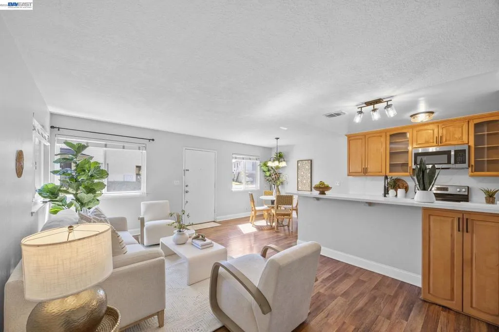 2274 Peacock Pl