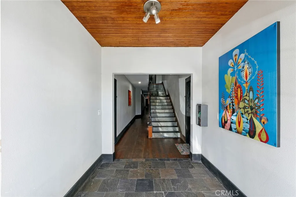 235 Linden, Long Beach, California 90802 — photo 4