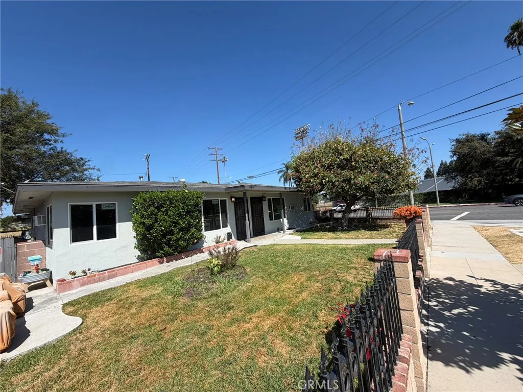 939 N Clementine