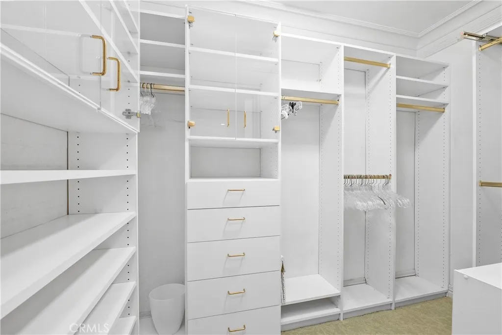 Walk-in closet