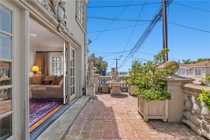 Patio off den