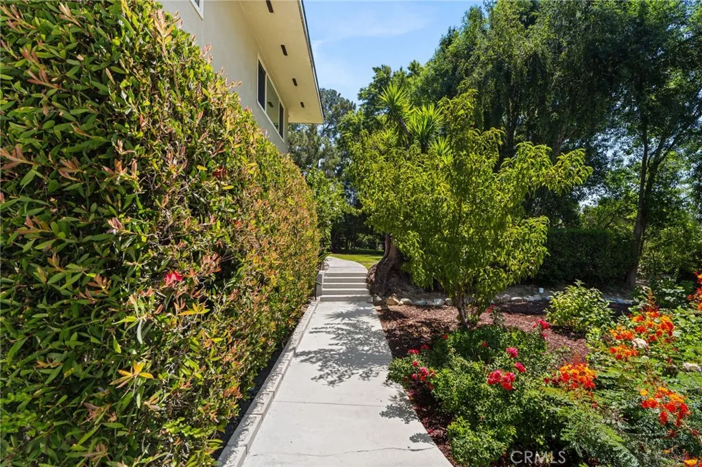 2449 Euclid Crescent E, Upland, California 91784 — photo 4