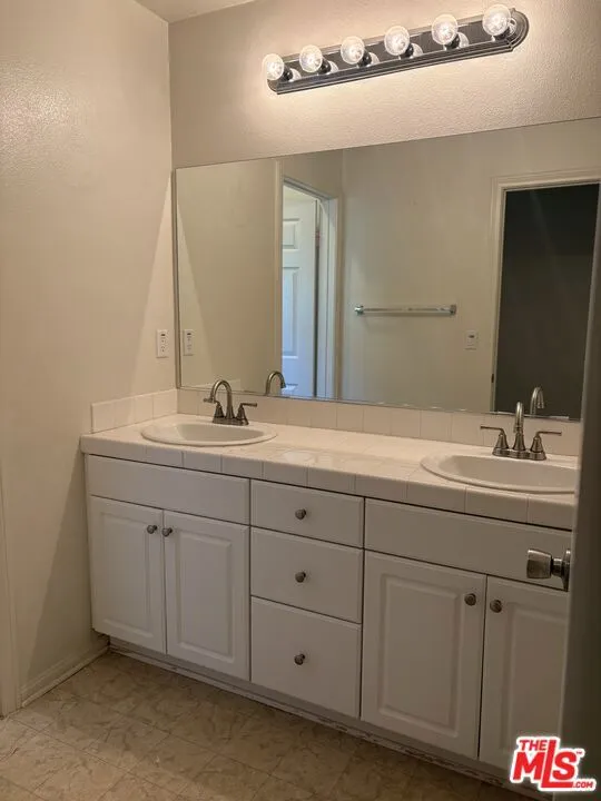 Secondary Bathroom Secondary Bathroom