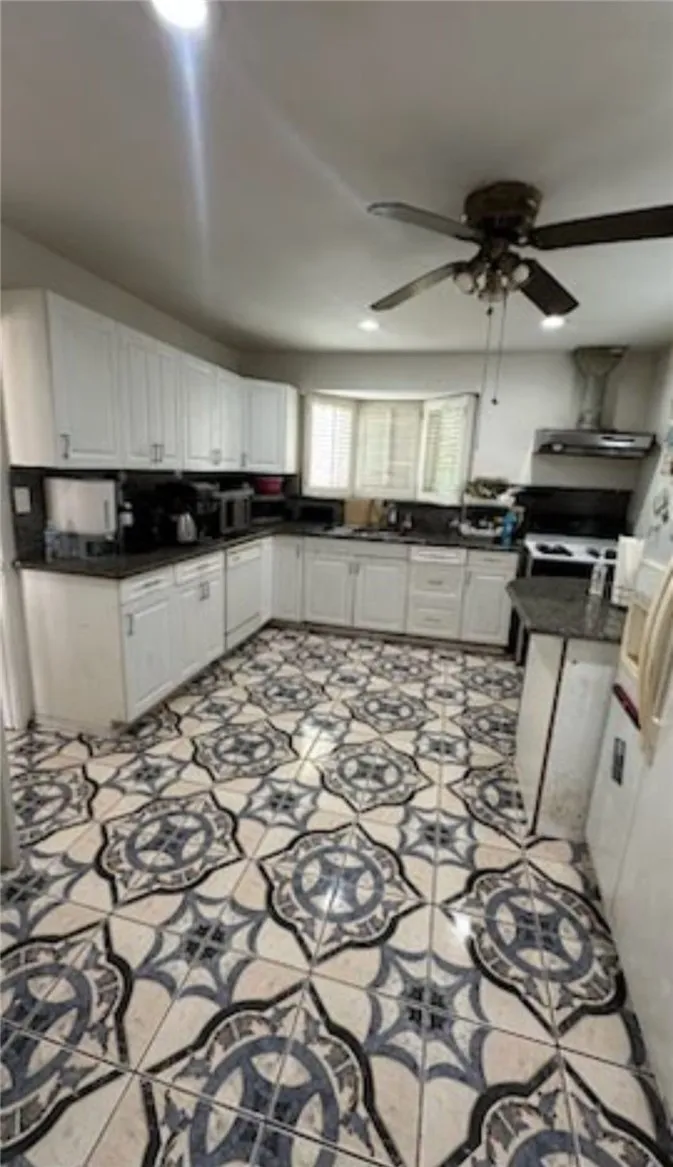 15535 Crossdale Avenue, Norwalk, California 90650 — photo 4