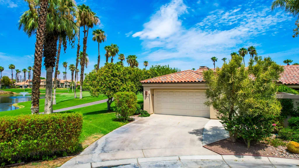 38250 Plumosa Cir