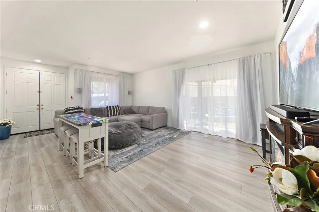 16204 Seminole, Fontana, California 92336 — photo 4
