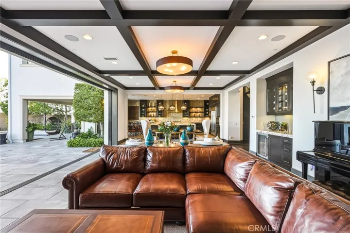 11735 N Manchester, Los Angeles, California 91326 — photo 5