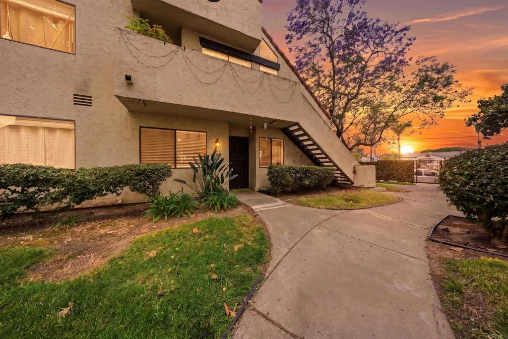 341 N Melrose Dr