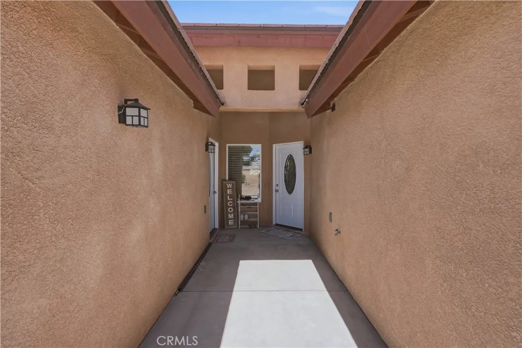 16346 Teton, Victorville, California 92395 — photo 4