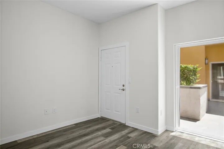 5521 Kester Avenue 23, Sherman Oaks, California 91411 — photo 4