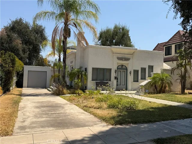 Front with ample parking space