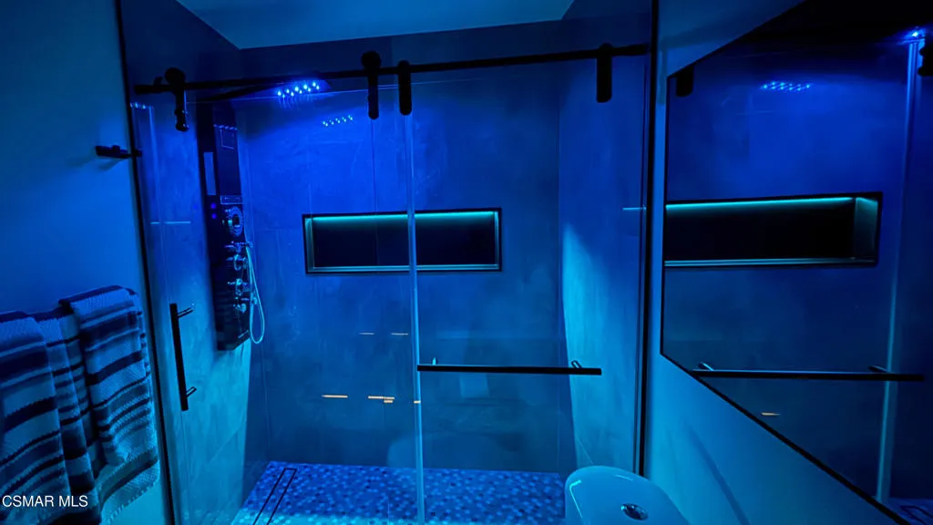 28_Bathroom2_Neon 28_Bathroom2_Neon