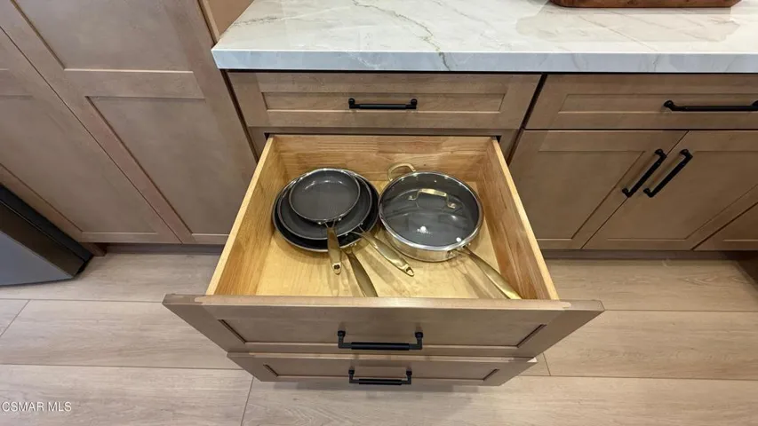 33_Pots And Pans2