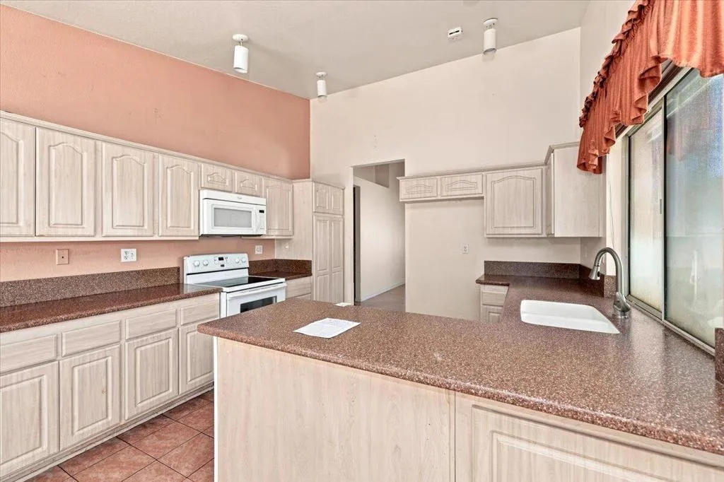 23-Kitchen
