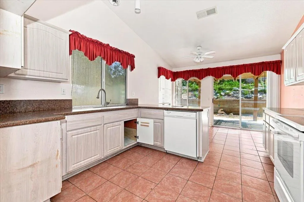 18-Kitchen