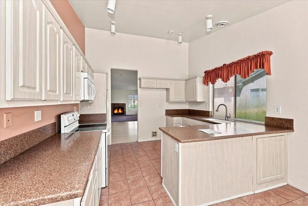 22-Kitchen