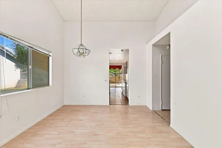 10-Dining Room