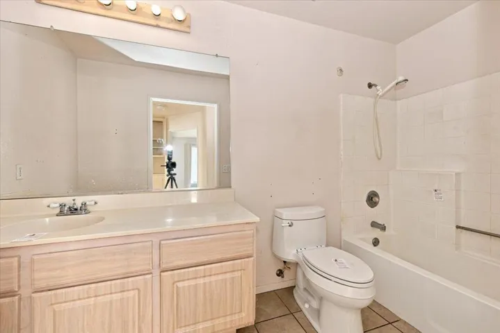 25-Bathroom