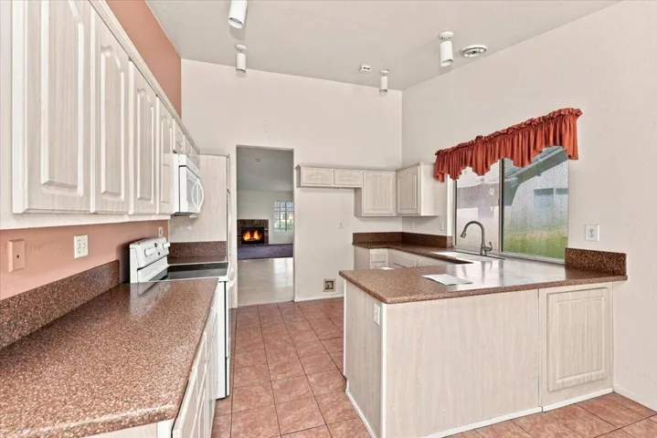 22-Kitchen