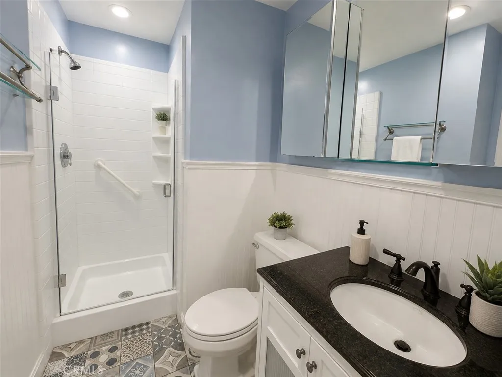 Main floor bath with shower Main floor bath with shower
