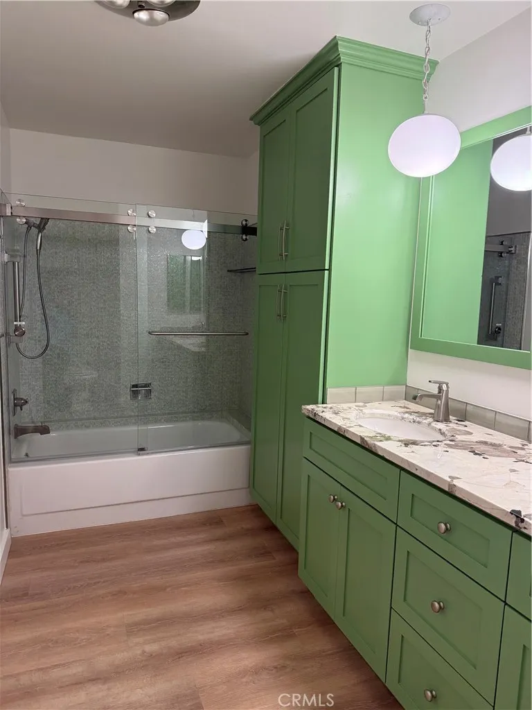 Primary Bath ensuite with Shower and Tub