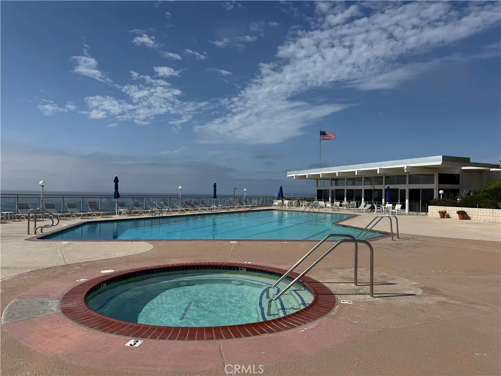 Ocean edge pool, spa and clubhouse