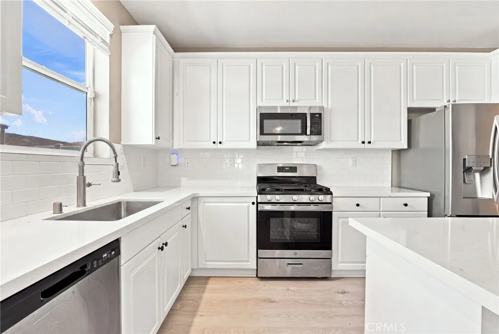 280 Berrybush, Hemet, California 92543 — photo 5
