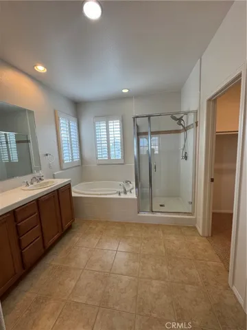 Fourth floor: Master bathroom