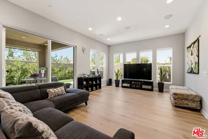 20715 Butternut Circle, Porter Ranch, California 91326 — photo 4