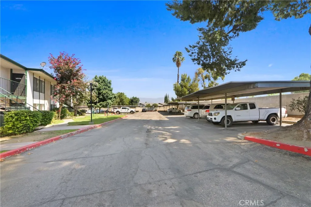 1735 E Washington G14