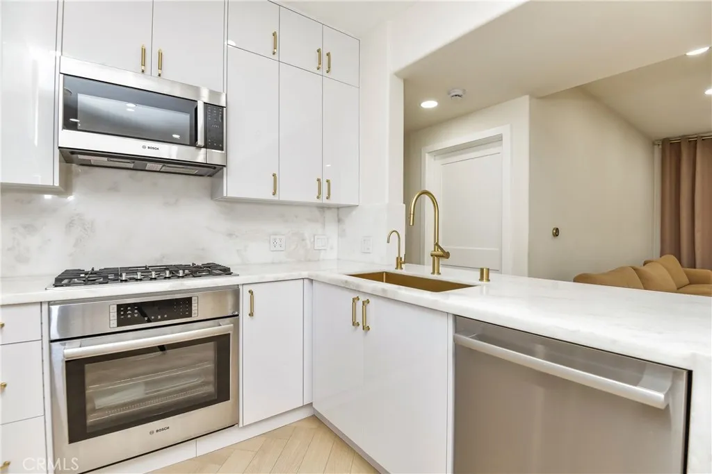 250 N First St 321, Burbank, California 91502 — photo 4