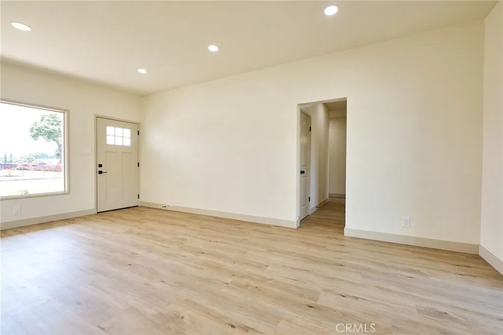 1407 S Hillford Avenue, Compton, California 90220 — photo 4