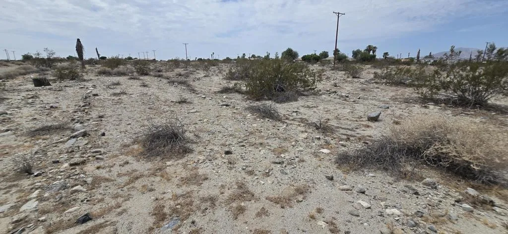 2833 Calhoun Street, Thermal, California 92274 — photo 4