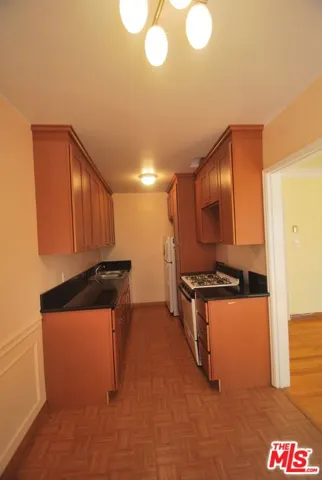 325 Palm Drive E, Beverly Hills, California 90210 — photo 4