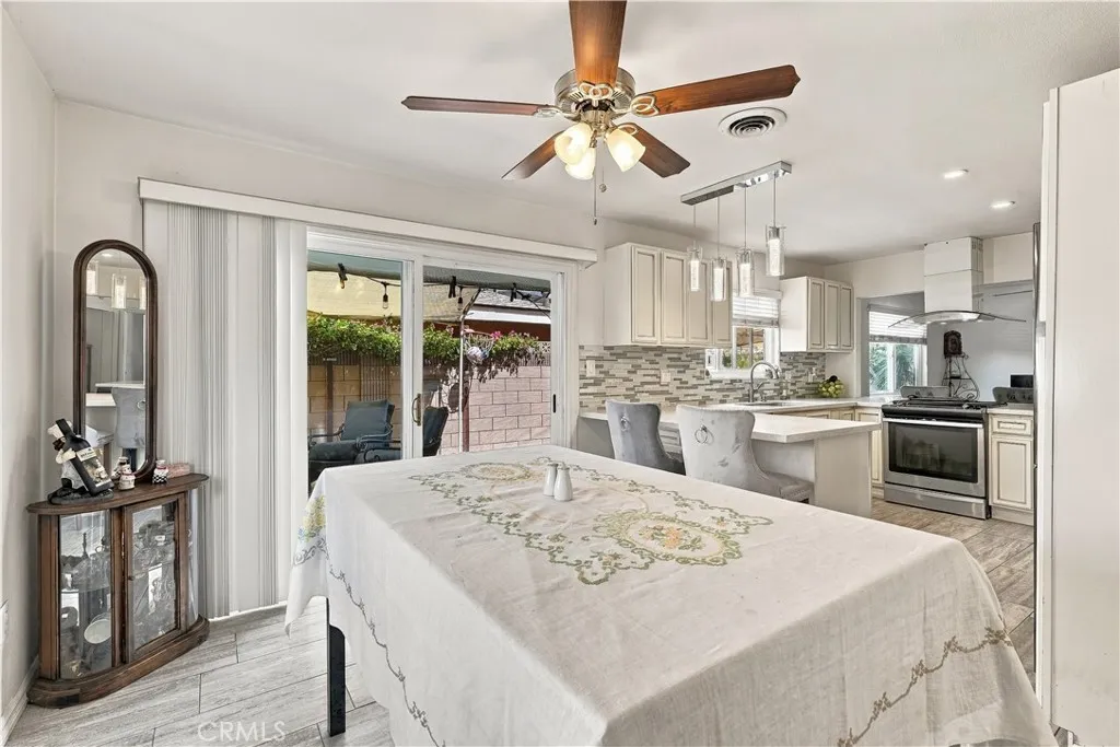 dining area to kitchen